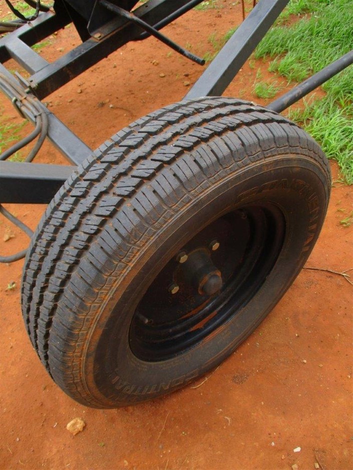 Sol-R-Brite Solar Street Light, 5000 lumens when Motion Activated. NB: Unte