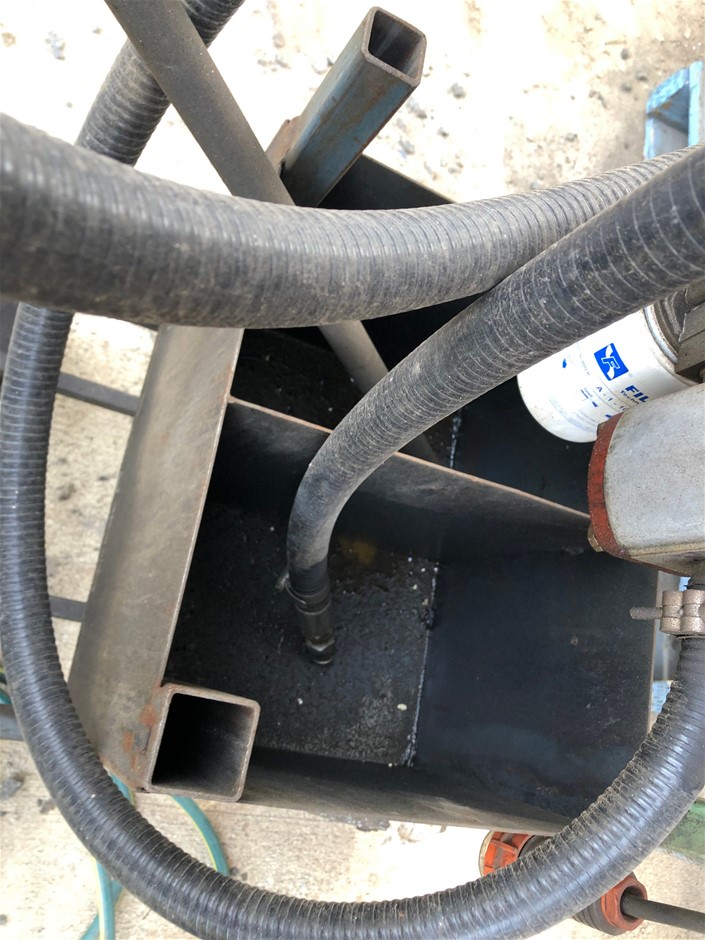 Dual Ram Hydraulic Grapple Attachment (Unused),