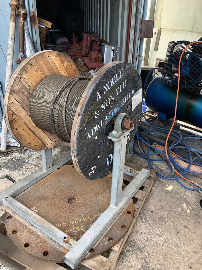 Waterproof  Watch Barrel Shaped Transparent Red Color Quartz Watch Popular