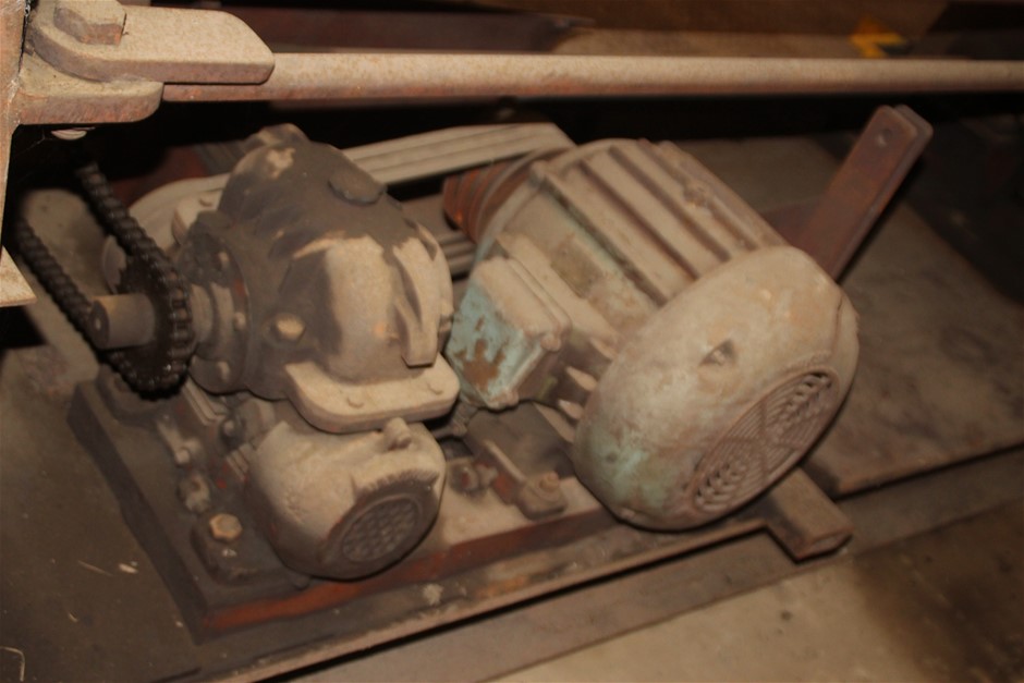 18 Drawer Work Bench / Tool Cabinet (Unused)