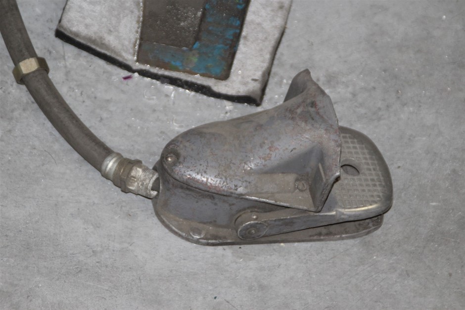 23ft x 22ft Garage / Carport (Unused)