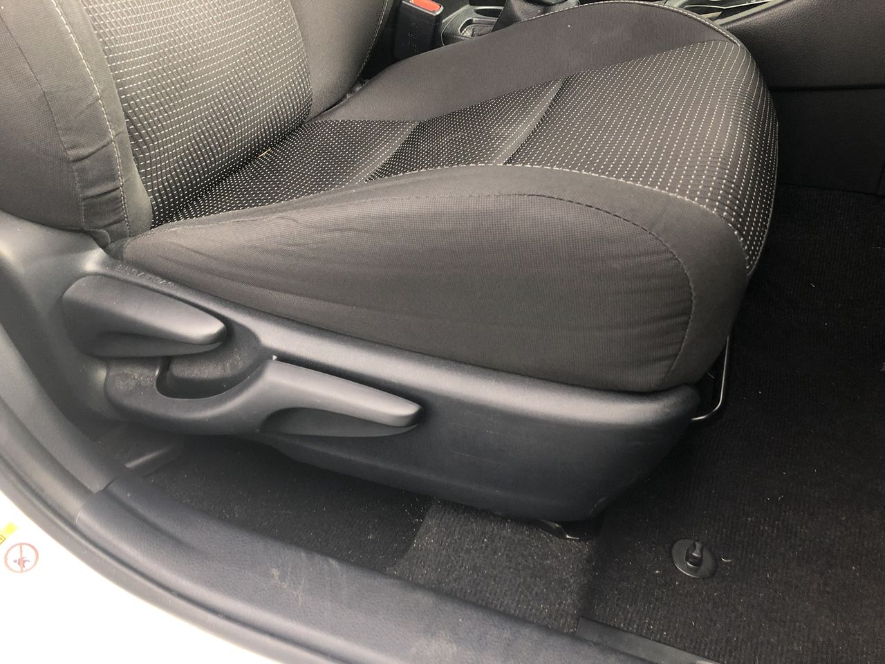 <p>2002 Hino GD1J 4 x 2 Concrete Agitator Truck</p>