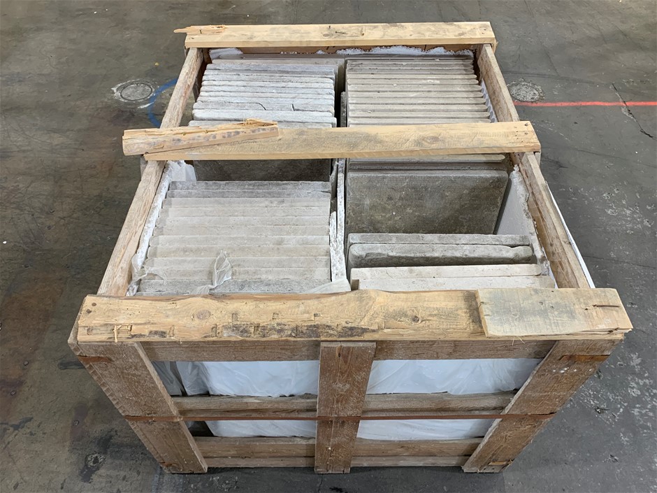 Mix Type DVDs/CDs with box dimensions are 58x39x43 cm