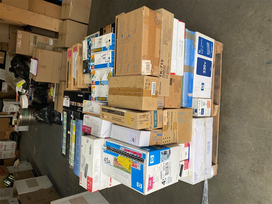 Circle of Friends Pink Moscato Slimline Cans NV (24x 250mL) Limestone Coast