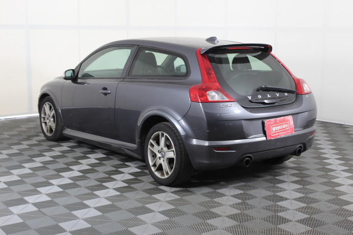 TITAN Collapsible Cooler, Green. NB: Minor use, not in original packaging,