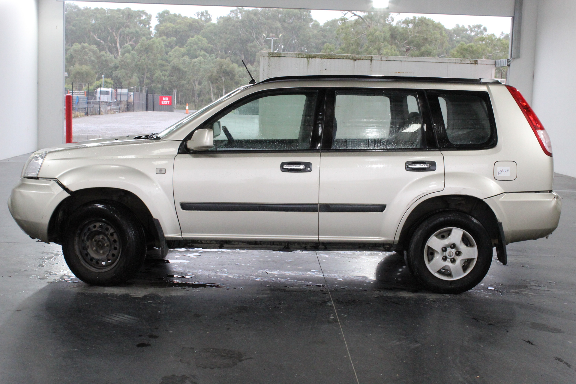 IRIS 8-Pack Stackable Storage Box Set 26cm x 40cm x 14cm with Lids. NB: Dam