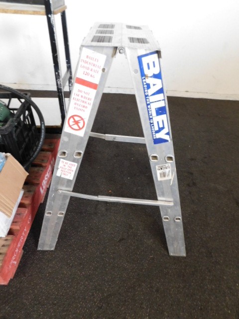 Crocs Unisex Adult Off Grid Clog, White, US M5W7