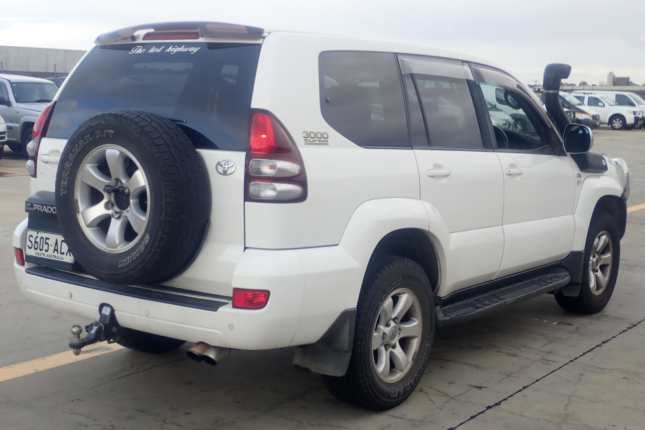 Yellow Gold Natural Emerald & Diamond Ring with Valuation