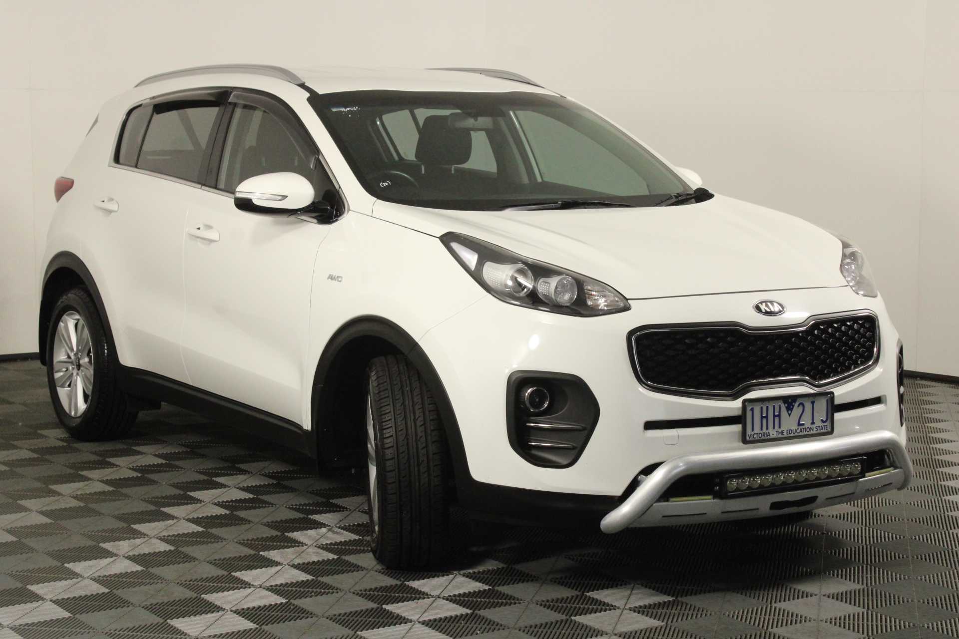 9K WHITE GOLD 0.04ct HI I1 DIAMOND BRACELETUE TOPAZ PENDANT