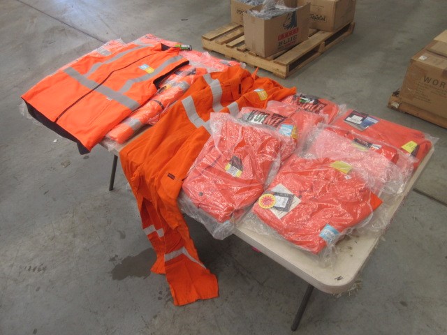 9K YELLOW GOLD LONDON BRACELET TOPAZ BAGUETTE NECKLACE 45cm