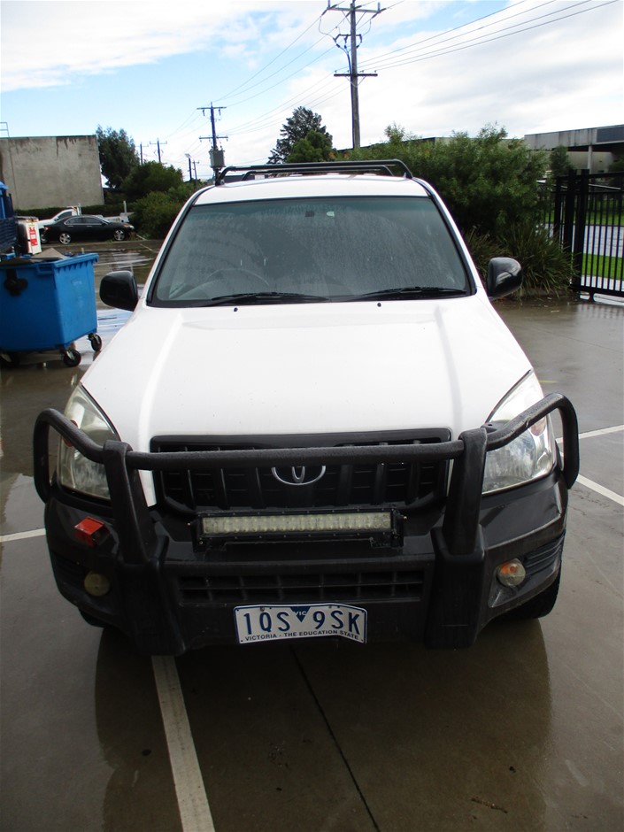 9K WHITE GOLD TWIST SLIM STACKER RING