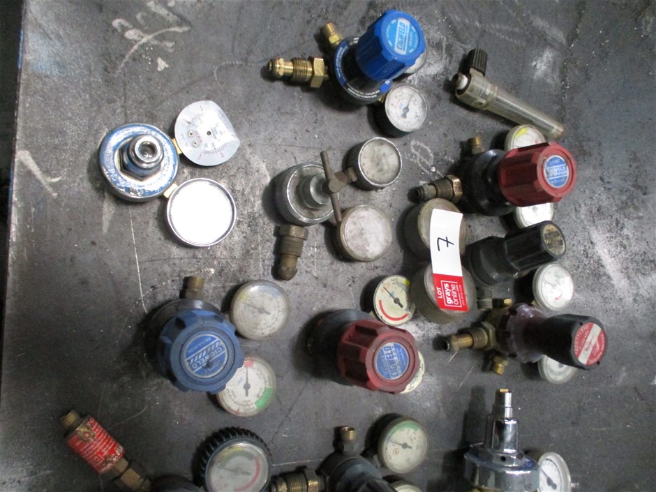 9K Yellow Gold FACETED SKY BRACELETUE TOPAZ RING