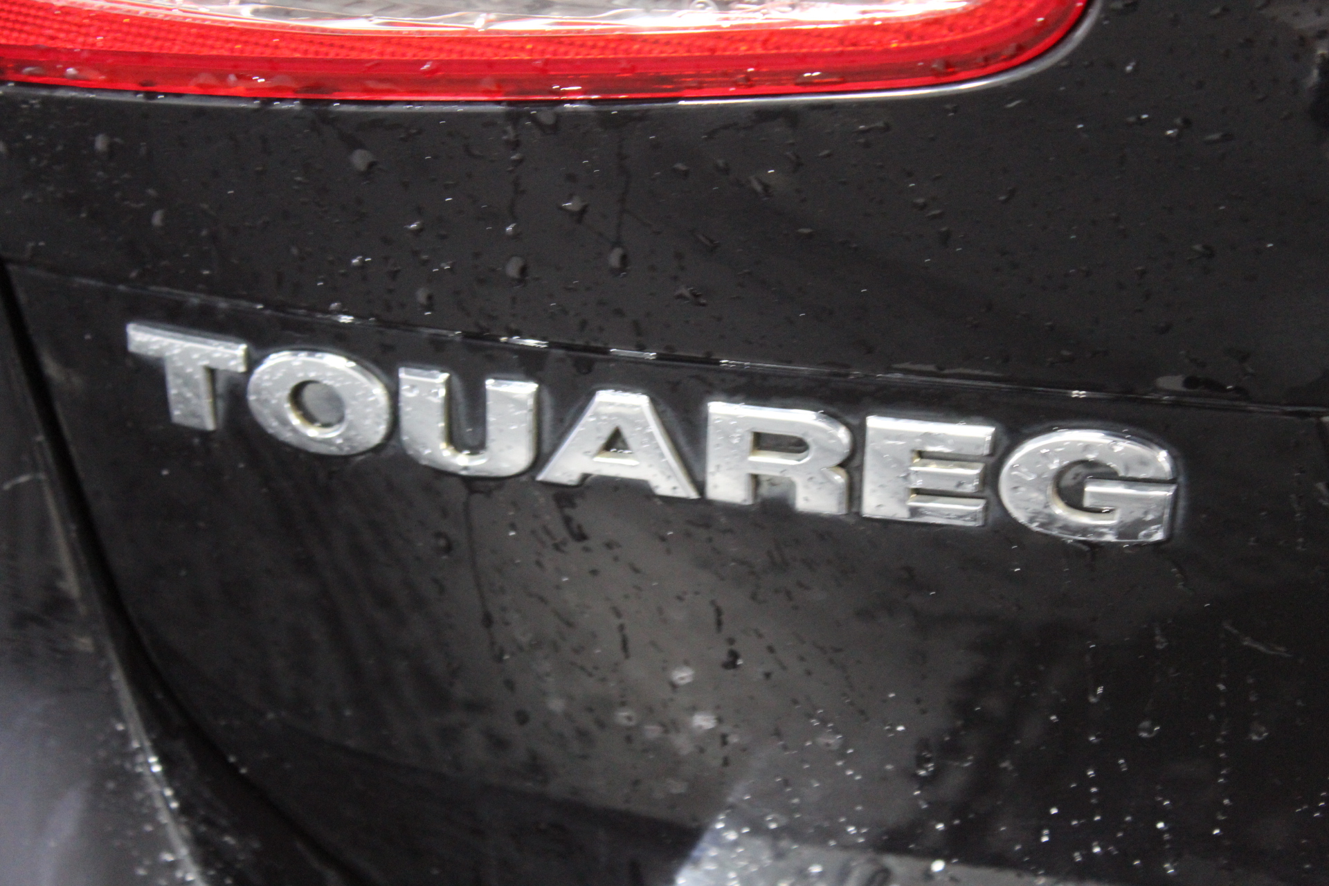 DeWALT 18V XR Li-ion Cordless Triple Source Tyre Inflator - Skin Only.