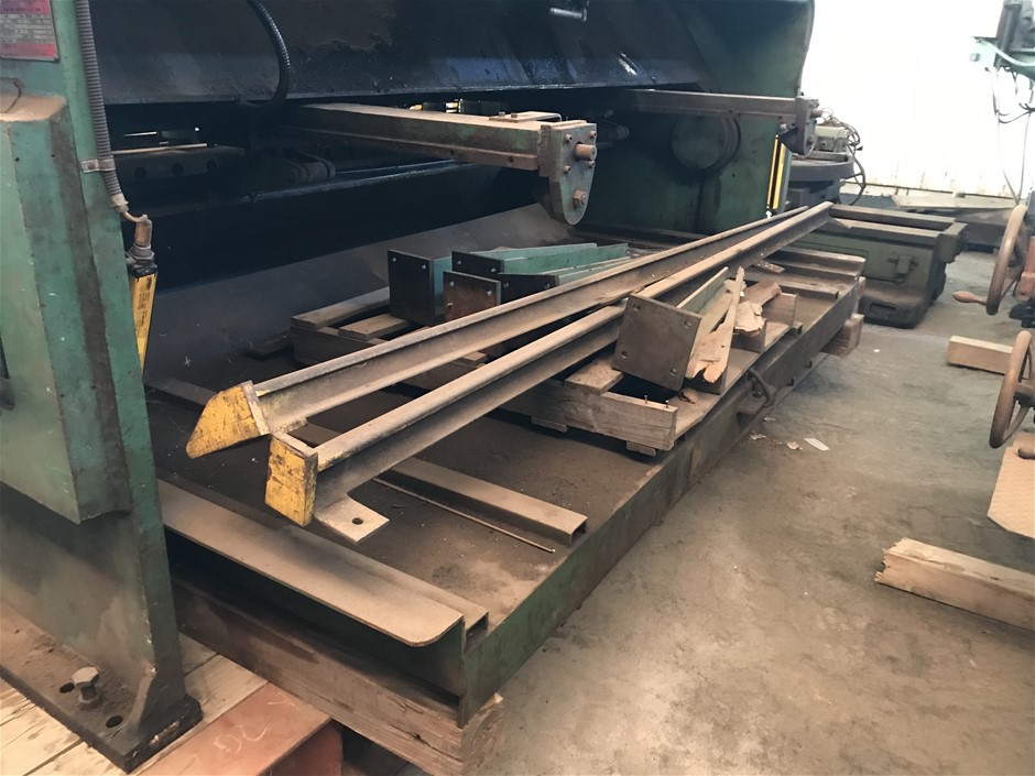 35 x MENTOS Fruit Flavour Lollies, 37.5g.