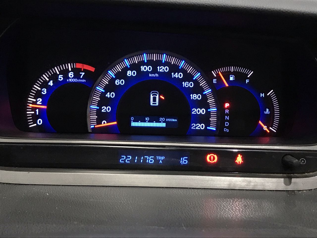 MILI Item Finder Travel Bundle, White/ Black. Incl: 1 x MiTag w/ Key Ring,