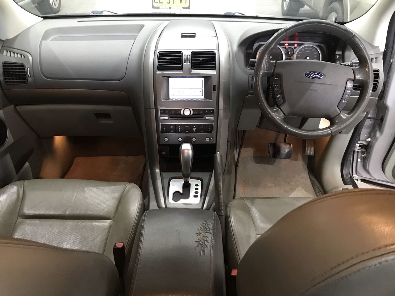 KVM 2-Port USB-C - IOGEAR 2 USB-C/Thunderbolt 3 Devices - 2 USB 3.1, Up to