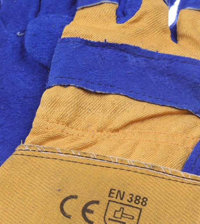 Replica Royal Ring - 16 Simulated Diamonds - US Size 7