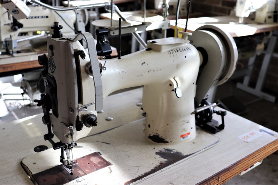 Seiko Industrial Sewing Machine on Workbench Auction (0140-5040851