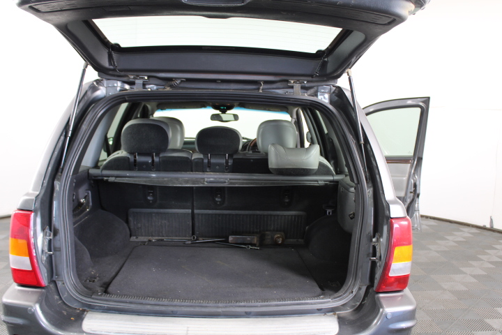 BOSTITCH 32-64mm Pneumatic Coilig Nailer. NB: Minor use & Missing hose Conn