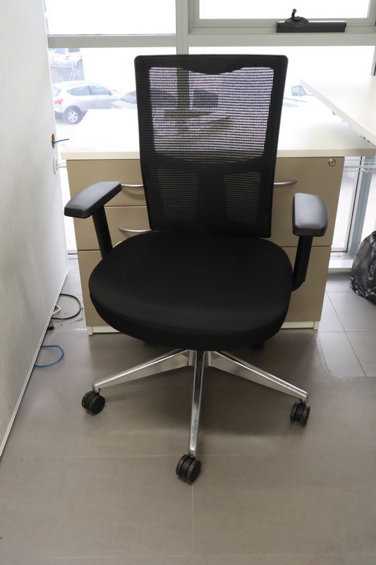 20 Packs of 1000 x VOREL Staples 4mm.