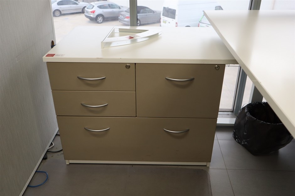 20 Packs of 1000 x VOREL Staples 6mm.