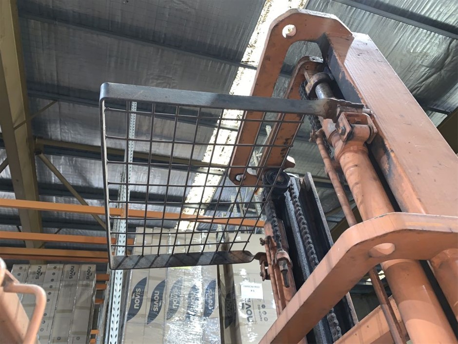 DeWALT 18V Li-ion XR Cordless Framing Nailer - Skin Only. NB: Not Working &