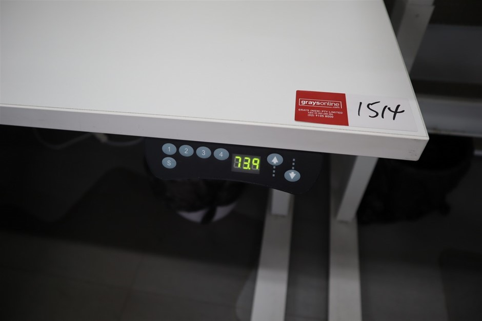 DeWALT 18V XR Cordless Blower - Skin Only. NB: Not Working & Minor use.