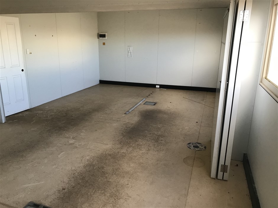 Duchesse De Paris Brut Blanc De Blancs NV (6x 750mL), France.