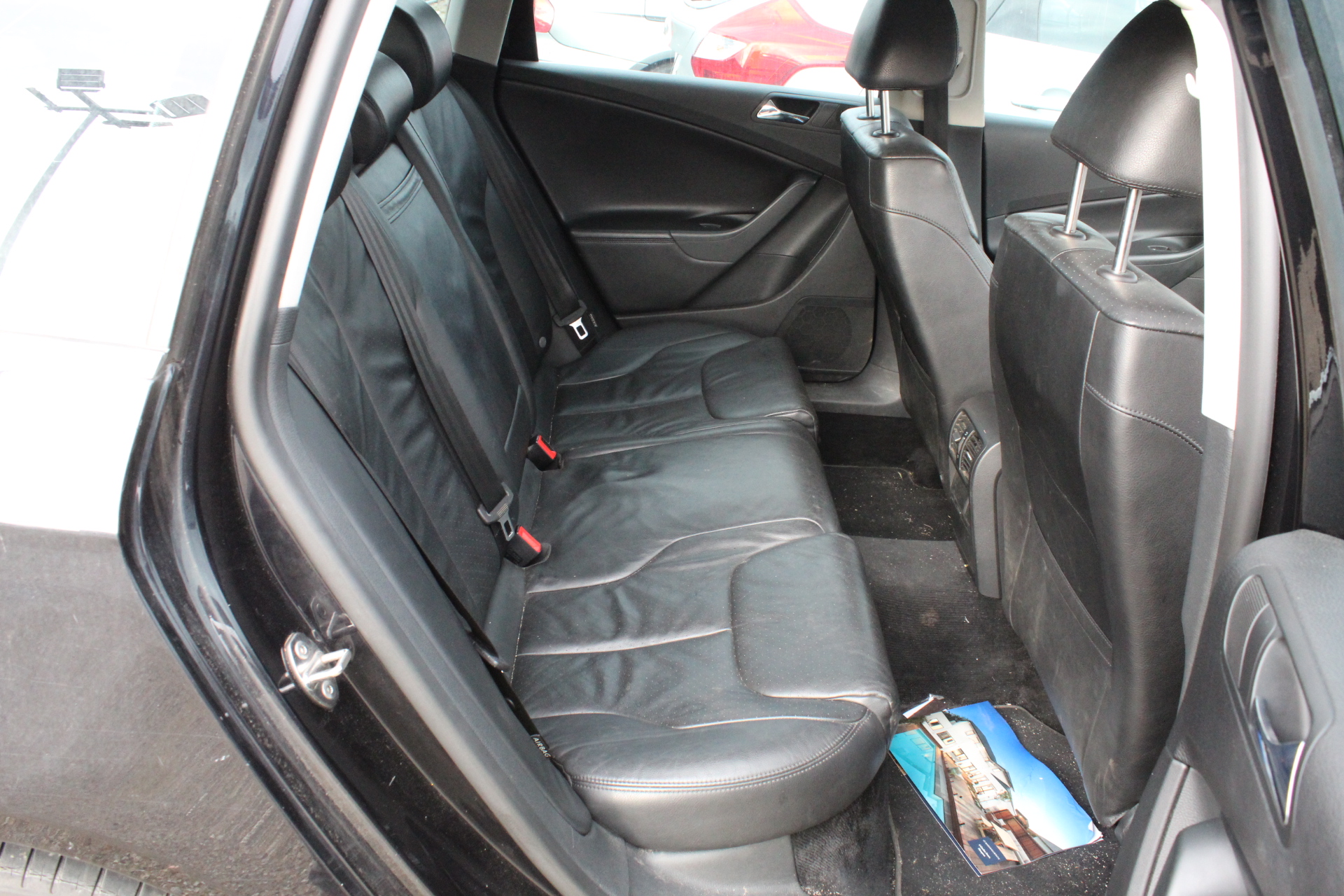 One 1.30 Ct Oval Yellow Sapphire Gemstone