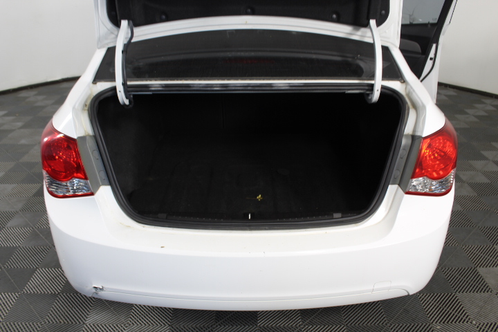 9K YELLOW GOLD 0.50ct F VS LAB DIAMOND CLAW SET BAND