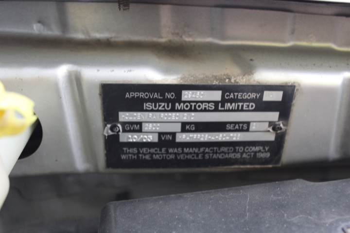 9K WHITE GOLD 0.10ct F VS LAB DIAMOND MARQ OFFSET RING