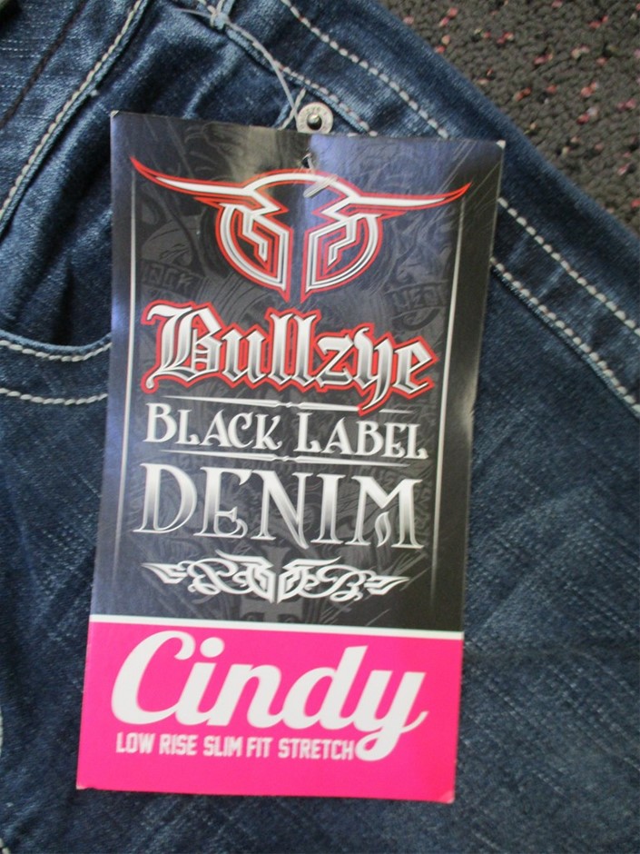 Rolex Oyster Perpetual 36 Dial 126000 Enamel Green 2023 BxP & COA