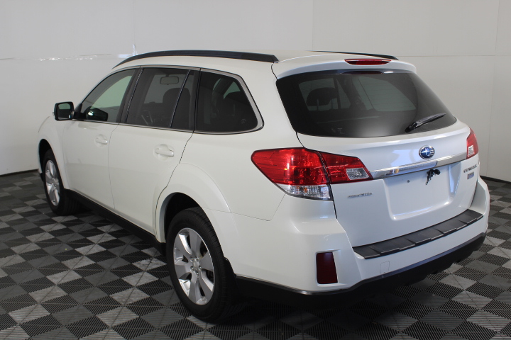 Giant Cross City White Bicycle