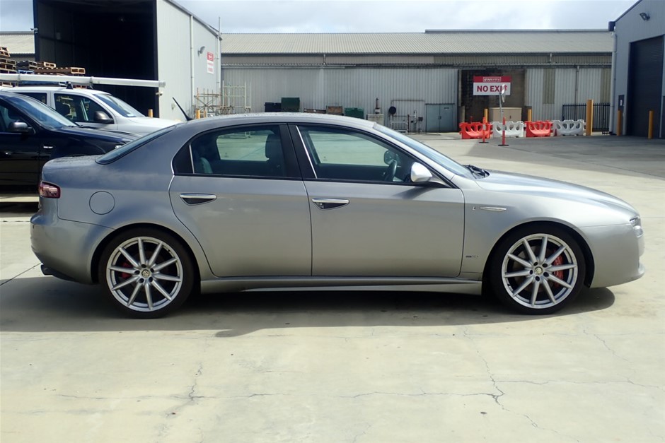 10mm White Pearls with Tiger Eye Gemstone Necklace