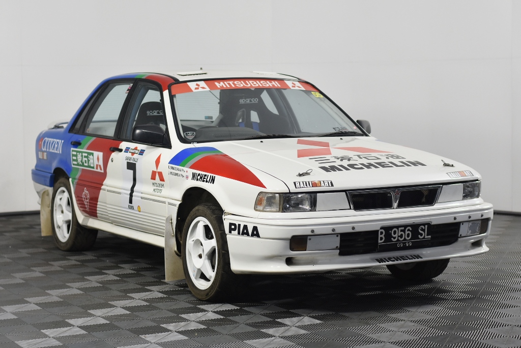 5-6mm White Freshwater, Baroque Pearl Necklace Swarovski® Crystal.