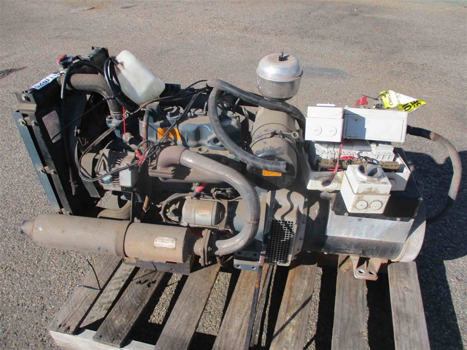 18k White Gold Filled, White Face Iced Out Diamond Quartz Wrist Watch