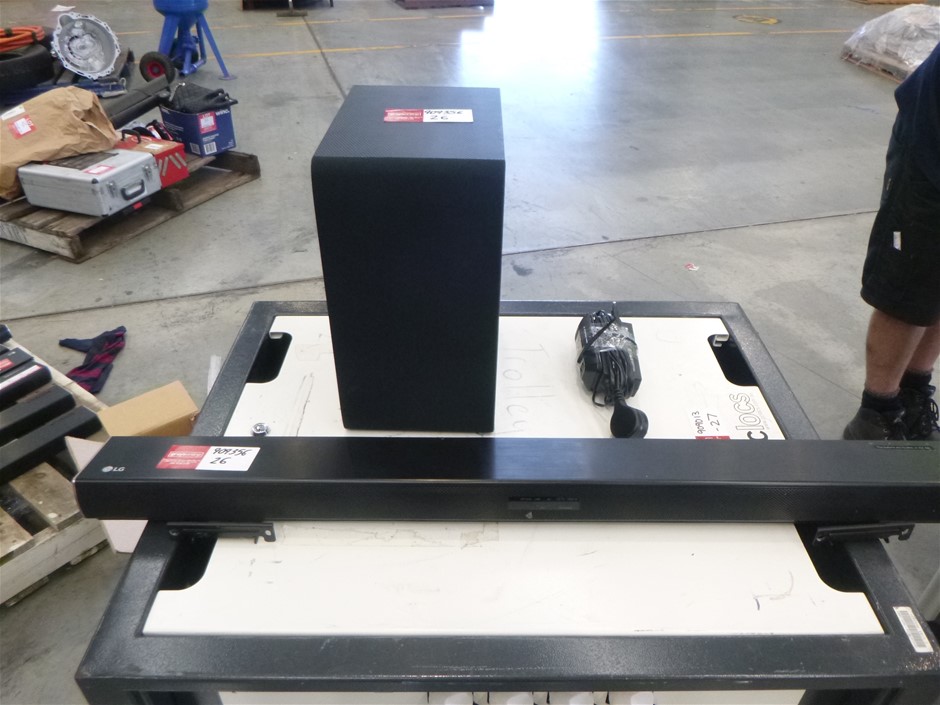 2 x 2XU Women's Sailing Short Sleeve Fibretech Tee, Size M, White/Rose, WY2