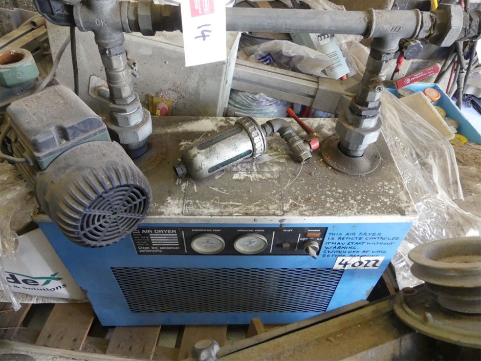 TOMMEE TIPPEE Twist and Click Advanced Nappy Bin, Eco-Friendlier System, In