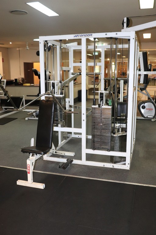 QualGear Heavy Duty Full Motion TV Wall Mount for 37"-70" Flat Panel and Cu