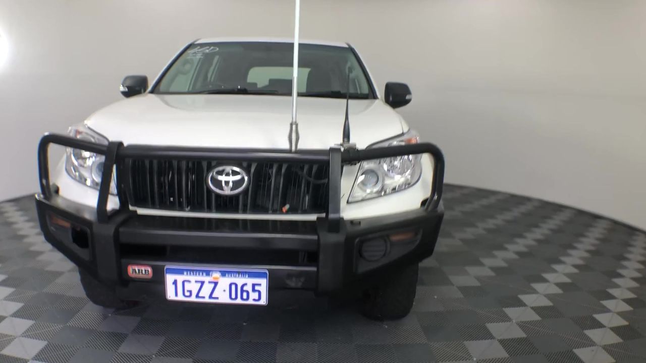 3 x GLAD Press N' Seal, 140 Meters Square. N.B. Damaged packaging.