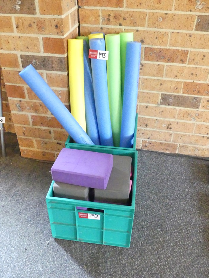 <p>2015 Haulotte Compact 12DX Scissor Lift</p>