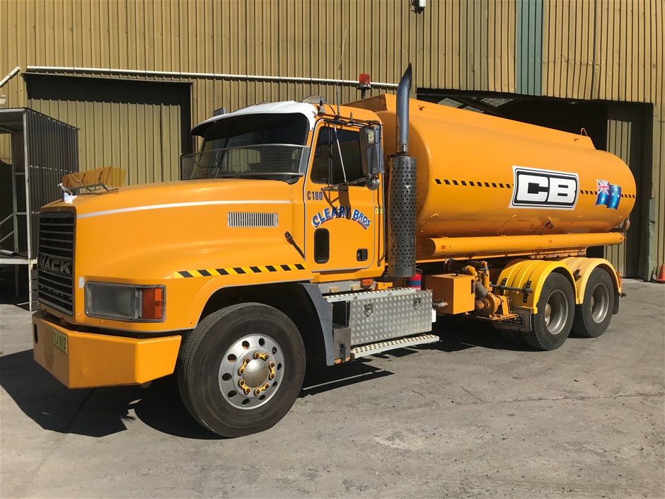 AXIS Mix Model and P3225-V MKII Network Dome Camera (Lot of 6)