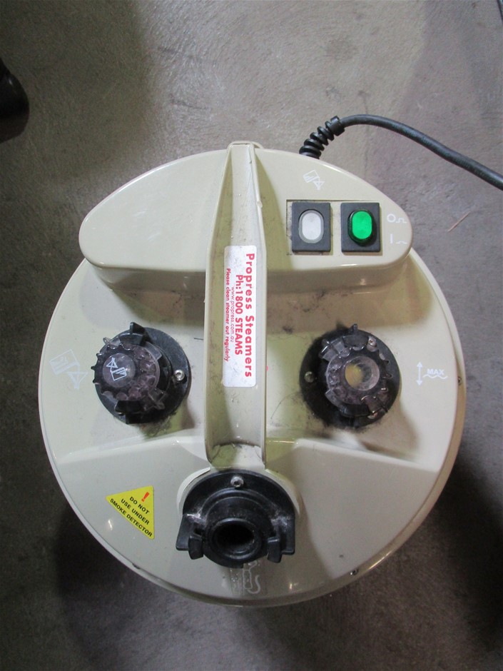 GOLDAIR Pedestal Fan with Remote and Round Base, Black, 40 cm. NB: Slightly