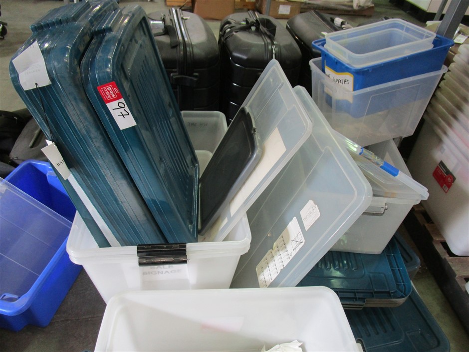 RUSSELL HOBBS Carlton Kettle, Stainless Steel, 1.7L Capacity. NB: Damaged B