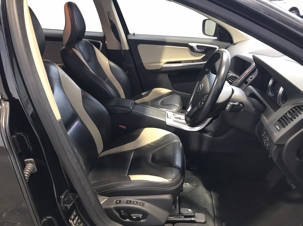 4 x Assorted Smart Devices. 1 x SAMSUNG Galaxy J1 8GB. 1 x KINDLE Paperwhit