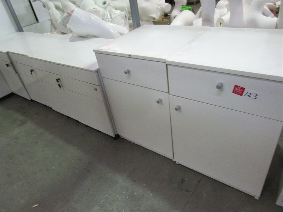 AMAZON BASICS 100 Pack AAA High-Performance Alkaline Batteries, 10-Year She