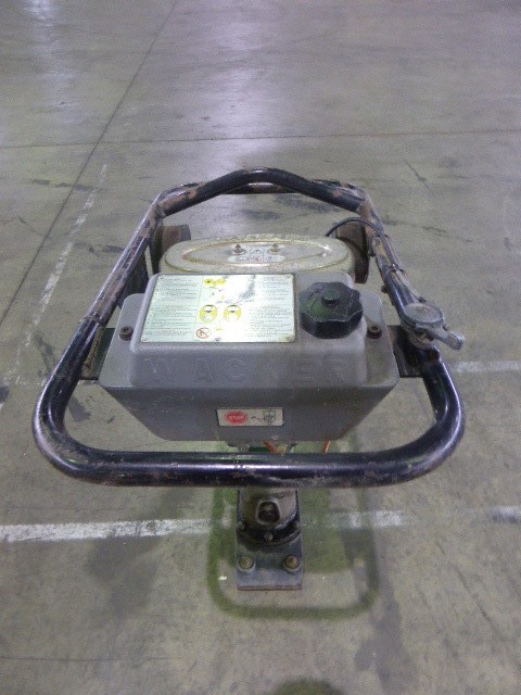 LEVI'S Women's High-Rise Slim Through Hip Shorts, Size 27, Cotton, Black, 7