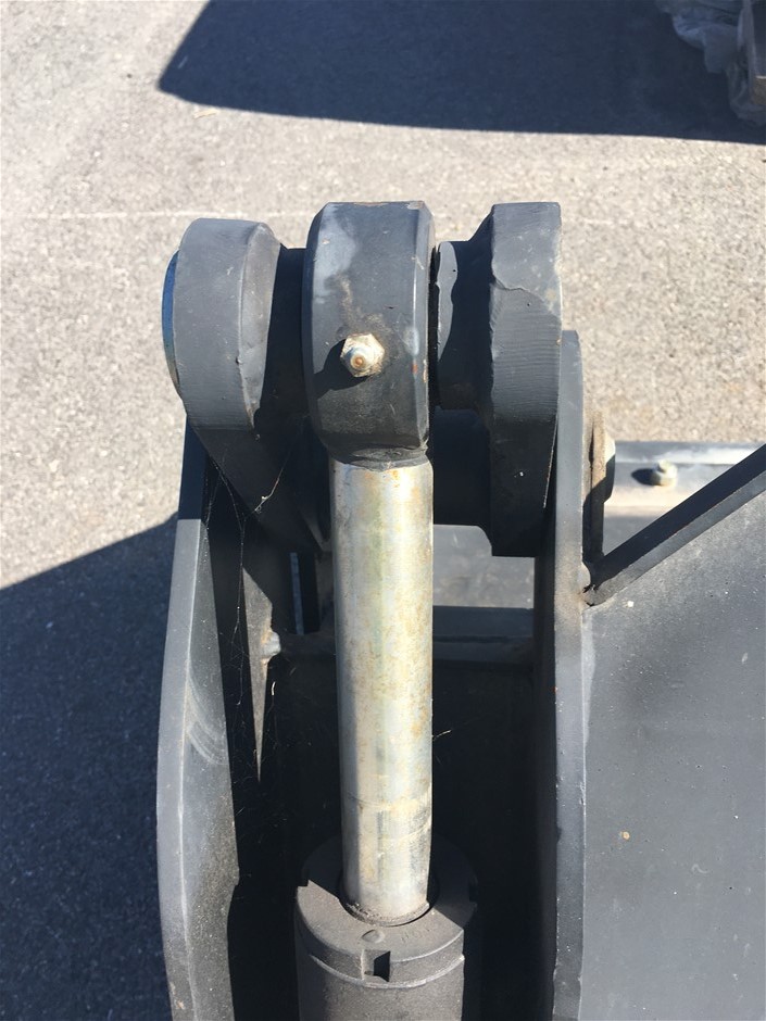 6pcs x 22KGF/ITALY Triple Yellow Gold Plated Bangles Design Versace