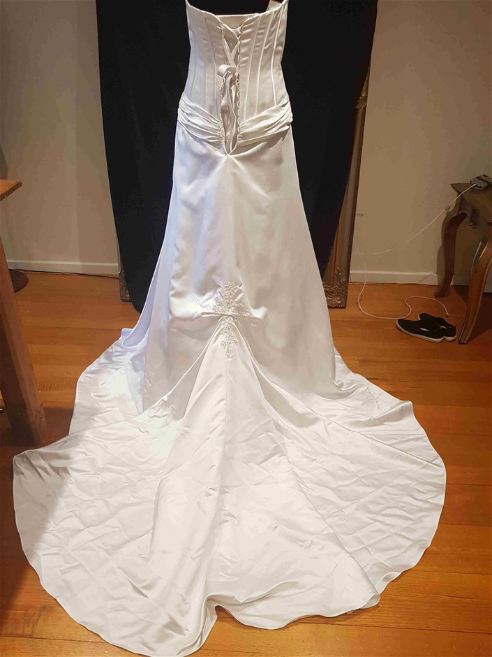 GREG NORMAN Men's 9.5" Stretch Short, Size 32, Navy.  Buyers Note - Discoun