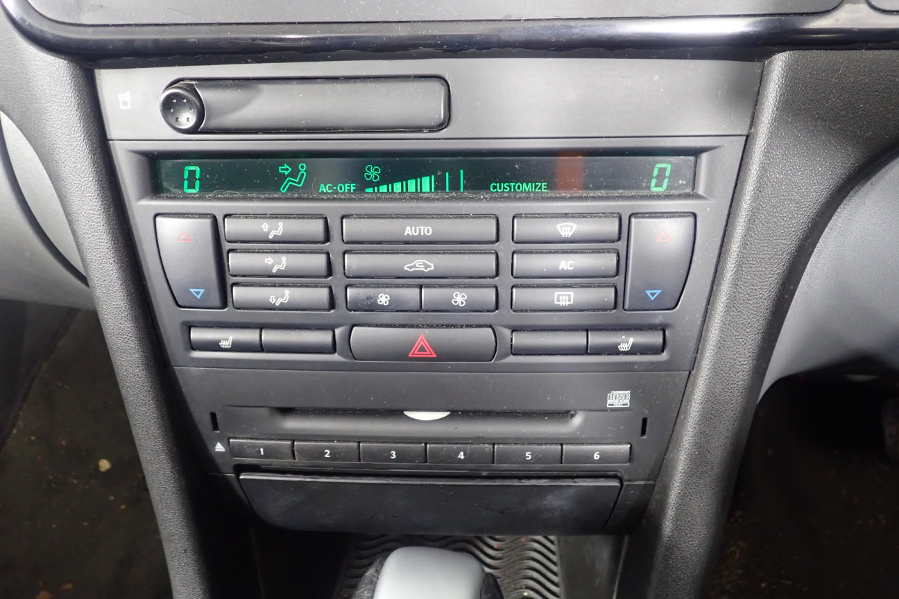 LITTLE TIKES Easy Store 3-ft Trampoline, Mixed. NB: Opened box